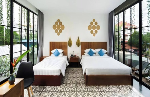 Wat Bo Area Casa | Suite Familiar con Balcón