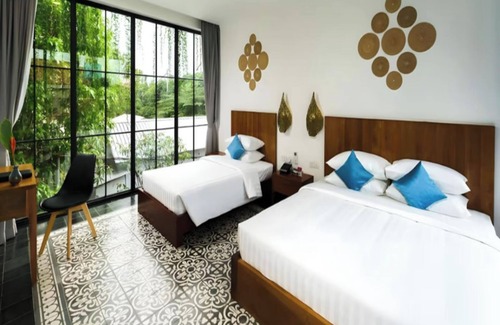 Wat Bo Area Casa | Suite Familiar con Balcón