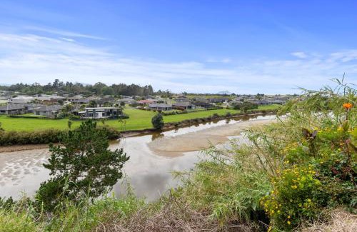 Ruakaka Casa | Family Tides - Ruakaka Holiday Home