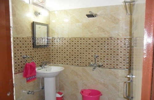 Durgapura Casa | Habitación familiar con camas gemelas cerca del jardín Jawahar Circle