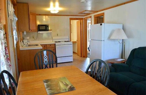 Brier Hill Cabina | Family vacation on Black Lake with a private beach!