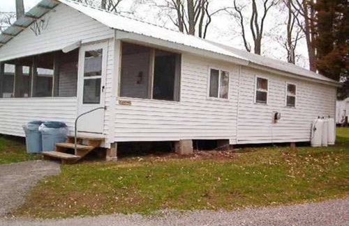Brier Hill Cabina | Family vacation on Black Lake with a private beach!