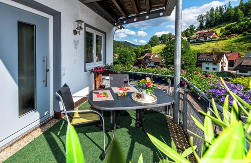 Schoenmuenzach Apartamento | Family vacation & outdoor pool & national park.