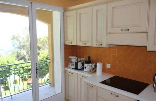 La Turbie Apartamento | Family Villa Apt with Pool & Kids’ Garden