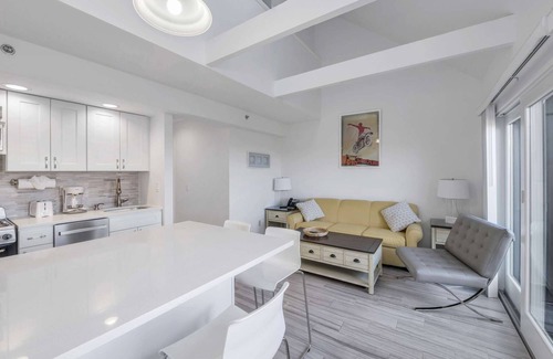 Napeague Apartamento | Fancy 1 BR with loft Apt w/ 2 BTHs w/ balcony!