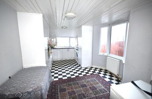 Bruce Grove Apartamento | Fans of Bad Influence