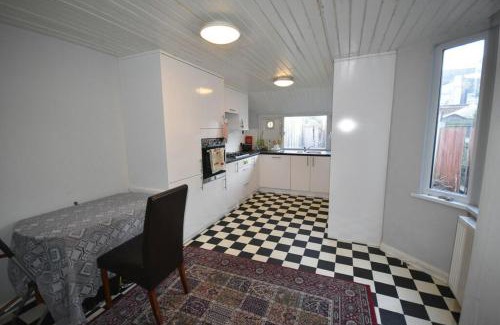 Bruce Grove Apartamento | Fans of Bad Influence