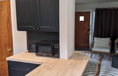 Ann Arbor Casa | Fantastic 2-bedroom townhome, 2 blocks from Michigan Stadium!