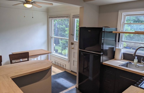 Ann Arbor Casa | Fantastic 2-bedroom townhome, 2 blocks from Michigan Stadium!