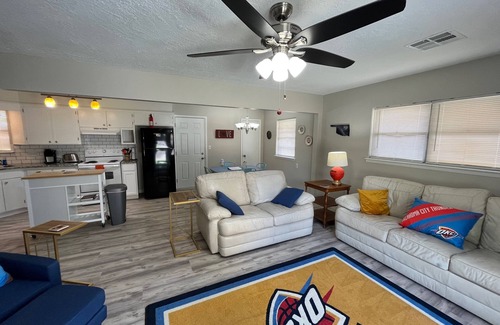Norman Casa | Fantastic 3/2 near OU, fully stocked, 4 TVs, W/D