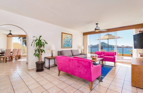 El Médano Ejidal Complejo | Fantastic 3 BR Luxury Penthouse Suite at Villa del Palmar in Cabo
