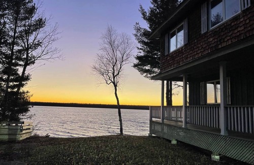 Sinclair Casa | Fantastic 4-bedroom Lake House on Cross Lake