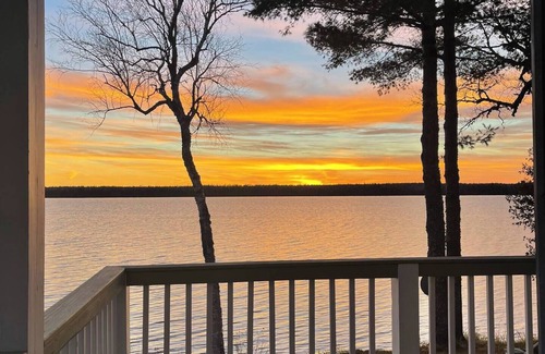 Sinclair Casa | Fantastic 4-bedroom Lake House on Cross Lake