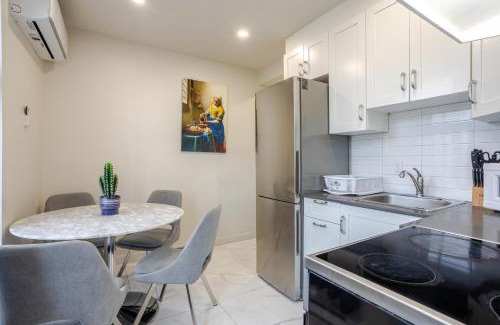 Cote-Des-Neiges—Notre-Dame-De-Grace Apartamento | Fantastic and Spacious 3BR near Westmount DT MTL