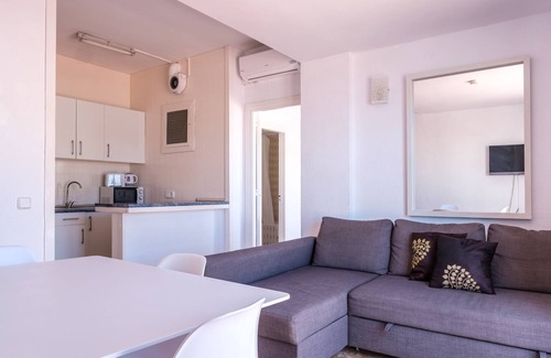 Es Canar Apartamento | Fantástico apartamento junto al mar con aire acondicionado, Wi-Fi, piscina y terraza