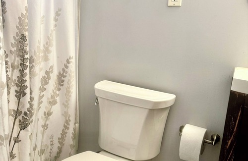 Rockville Casa | Fantastic Bedroom in Rockville, NIH/NCI/NIAID - 25 min Washington DC
