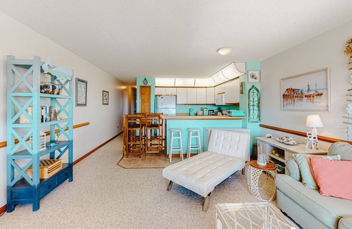 Rodanthe Condominio | Fantastic condo close to sound and beach with WiFi, shared pool, & private W/D