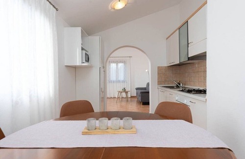 Cervar Apartamento | Fantástico piso a sólo 250 metros de la playa con vistas al mar, piscina, zona de barbacoa, plaza de aparcamiento privada