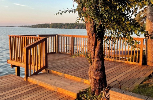 Scugog Cabaña | Fantastic Lake Views and Gorgeous Sunsets All year round