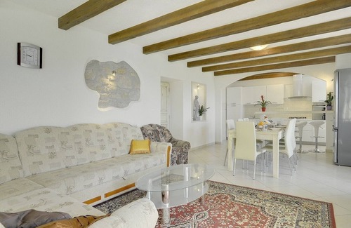 Lupoglav Casa | Fantástica finca panorámica con piscina privada, aire acondicionado, WLAN, terraza, barbacoa