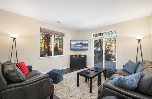 Southwest Bend Casa | Fantastic Single Level Family Retreat, Fenced Yard, Huge Deck w/ Seating, 5 Minutes to Downtown Bend