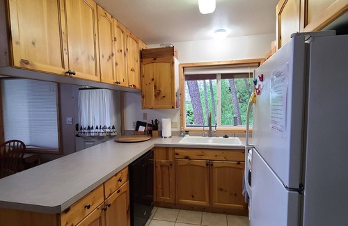 Polson Cabina | Fantástico Sunset Point East Shore Lake Front Propiedad