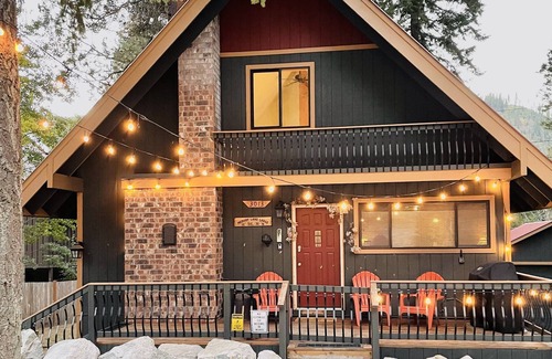 Leavenworth Casa | Fantástica casa central de Stevens y el centro de Leavenworth! Bañera de hidromasaje * capacidad para 14