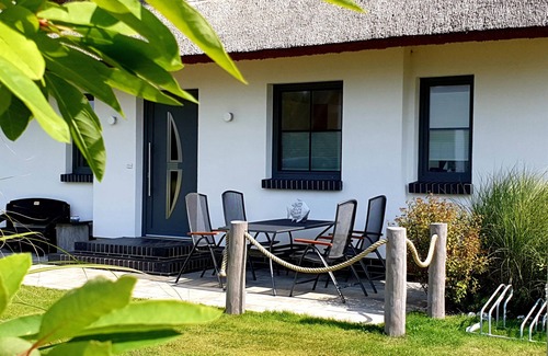 Dranske Apartamento | Fantastic vacation apartment near the beach with fireplace, quiet location