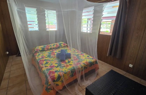 Tuherahera Cama Y Desayuno | Fare Tipanie Située sur la Plage de Sable Rose, Idéal en Famille ou Entre Amis