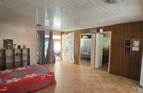 Tuherahera Cama Y Desayuno | Fare Tipanie Située sur la Plage de Sable Rose, Idéal en Famille ou Entre Amis