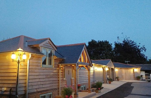 Woodfalls Cabaña | Farm Cottage on a Secluded 9-acre Equestrian Small Holding