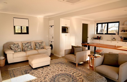 High Range Otro | Farm Escape - Stunning Southern Highlands Views, Pet Friendly, private