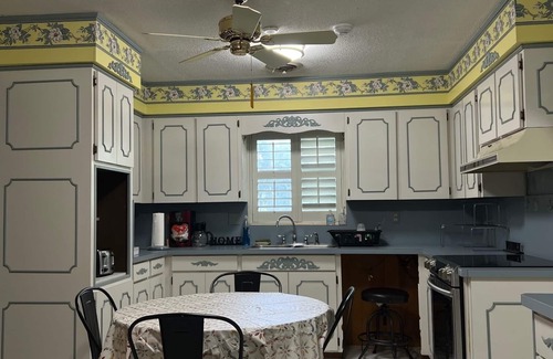 Live Oak Casa | Farm Stay 3 miles from Live Oak
