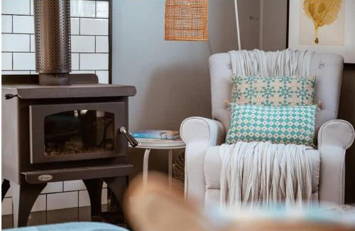Middleton Casa | Farm Stay & Private Beach at Pear Tree Cottage