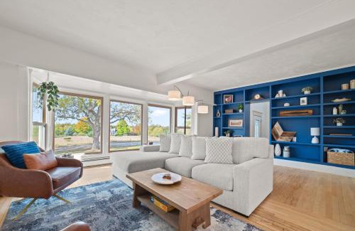 Boyne City Casa | Farmhouse 1918 Grand Retreat for 12 people with Lake Views