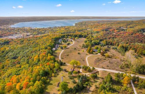 Boyne City Casa | Farmhouse 1918 Grand Retreat for 12 people with Lake Views