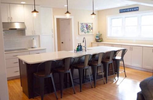 Hendersonville Casa | Farmhouse at Honey Bear Orchard