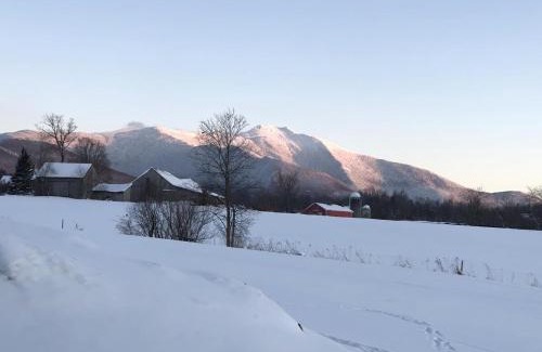 Stowe Area Casa | Farmhouse cabin close to Smugglers Notch