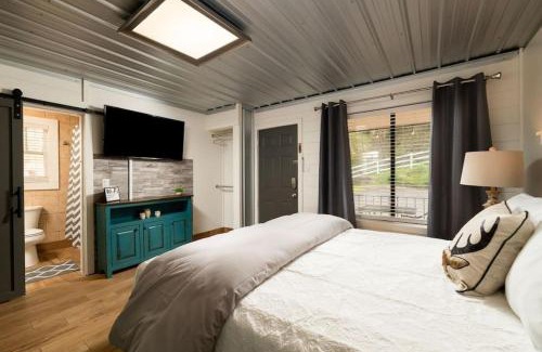 Gatlinburg Casa | Farmhouse Cottage 6 Close to Downtown