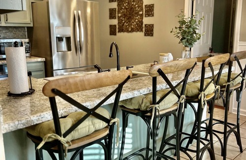 Greenville Casa | Farmhouse Decorated Southern Style home, Centrally located in quiet neighborhood