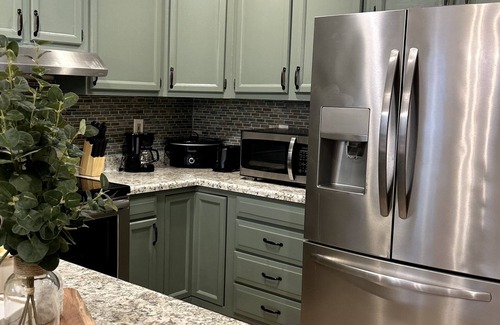 Greenville Casa | Farmhouse Decorated Southern Style home, Centrally located in quiet neighborhood