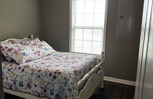 Tompkinsville Otro | Farmhouse Getaway