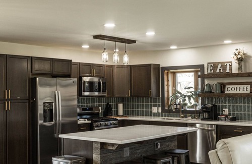 Harrison Otro | Farmhouse-hot tub, king beds, pet friendly, skiing, ORVing, hunting & golfing.