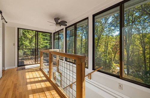 Saluda Casa | Farmhouse in private setting close to town