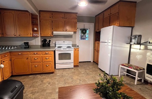 Fort Mc Clellan Casa | FARMHOUSE LIVING 🐄 2 BR 1 BA and a bonus room with 2 twin beds. Serenity Now!