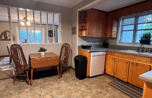 Fort Mc Clellan Casa | FARMHOUSE LIVING 🐄 2 BR 1 BA and a bonus room with 2 twin beds. Serenity Now!