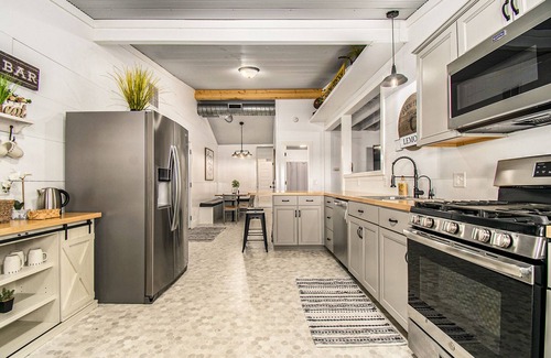Goshen Otro | Farmhouse On 4