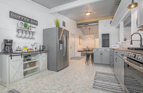 Goshen Otro | Farmhouse On 4