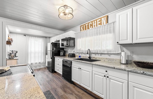 Riggins Casa | Farmhouse on Main - historic home in the heart of Riggins