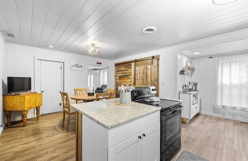 Riggins Casa | Farmhouse on Main - historic home in the heart of Riggins